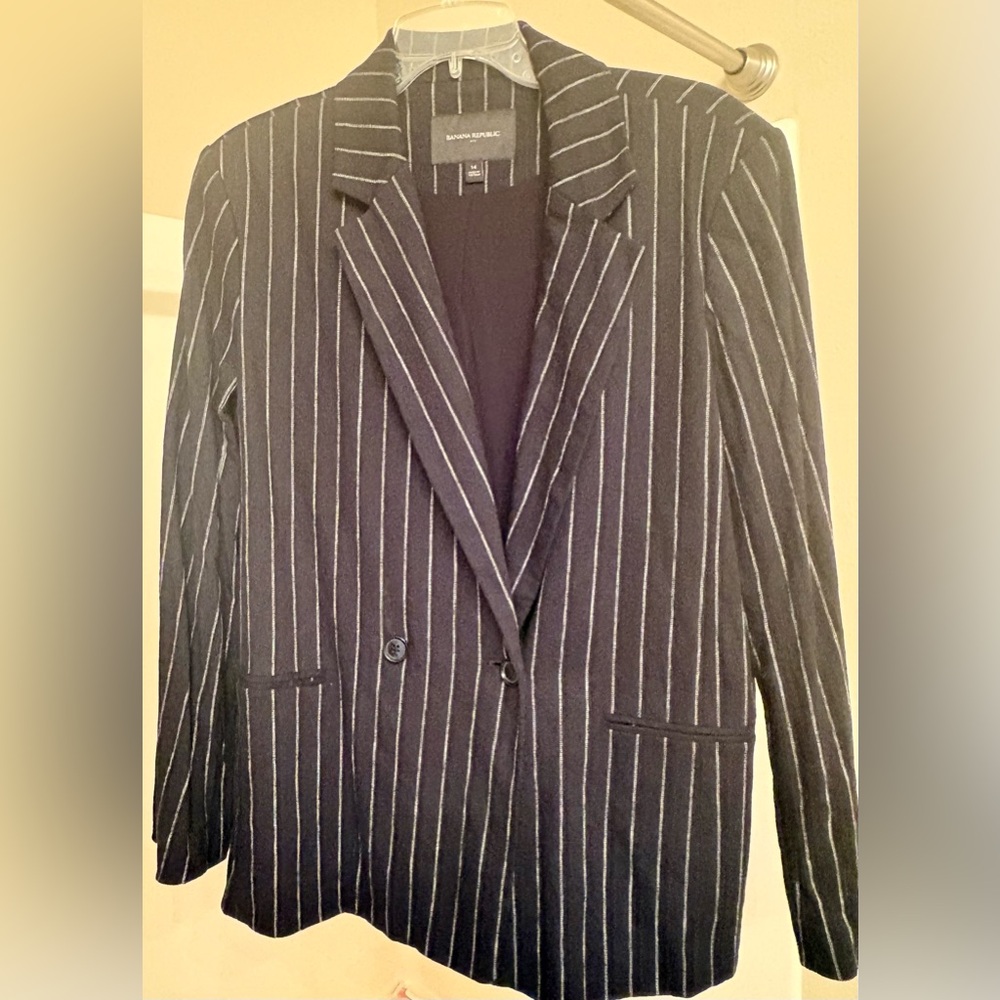 EUC Banana Republic black/cream, double breasted linen blend blazer. Size 14.